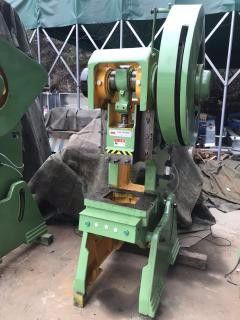 轉讓一批準新機氣動沖床普通沖床處理